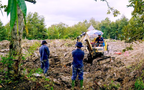 Phát hiện thêm 6 bộ hài cốt liệt sĩ trong vườn sầu riêng của bà Lê Thị Đón