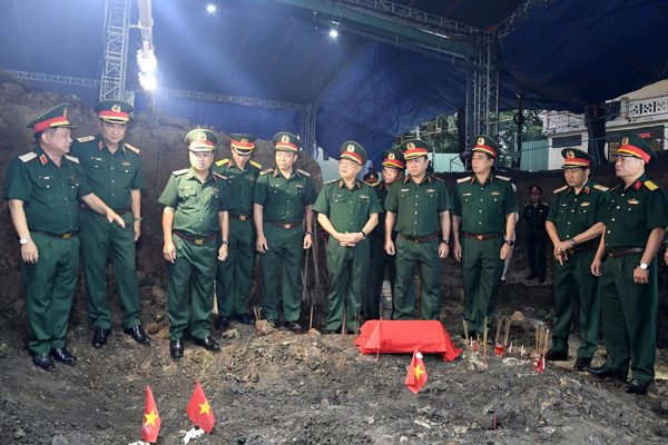 Phát hiện thêm rãnh mộ liệt sĩ ở công viên Lê Thị Riêng