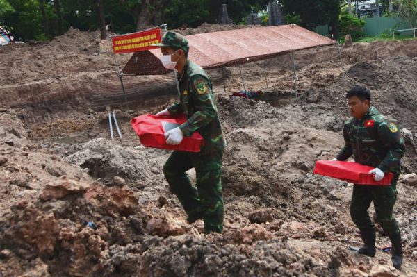 Phát hiện thêm rãnh mộ mới có 4 hài cốt liệt sĩ ở Công viên Lê Thị Riêng