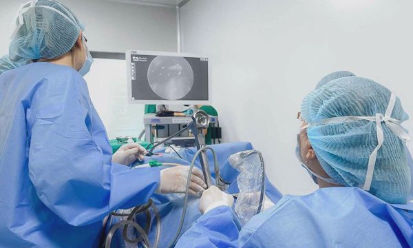 Phát hiện ung thư thanh quản sau 4 tháng khàn tiếng