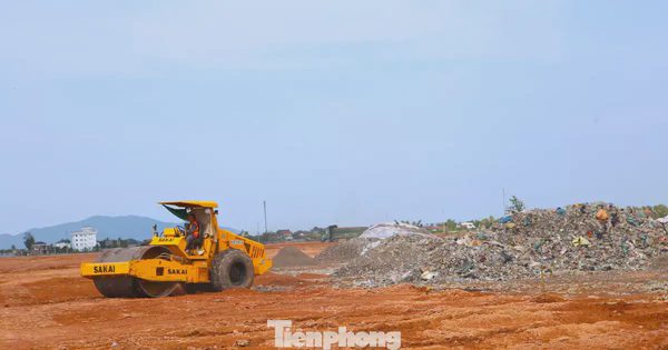 Phát lộ 'núi rác' dưới lòng đất khi thi công khu công nghiệp 1.555 tỷ