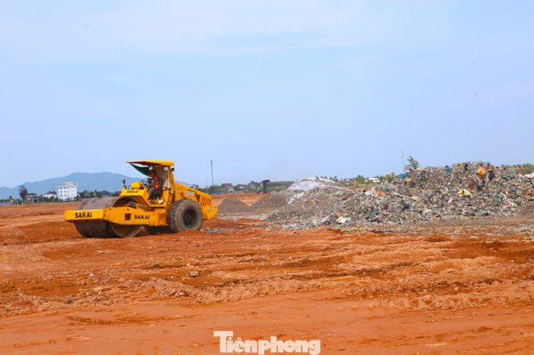 Phát lộ 'núi rác' dưới lòng đất khi thi công khu công nghiệp 1.555 tỷ