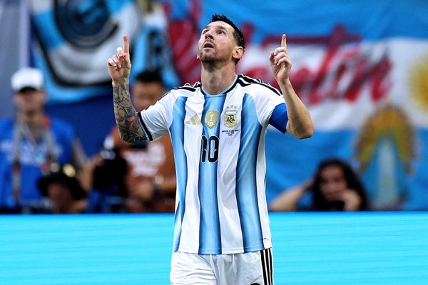 Phát sốt khoảnh khắc Messi ghi 4 bàn trước đội của De la Fuente
