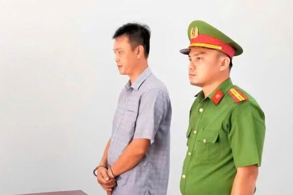Phát tán nhiều video có nội dung riêng tư của bạn gái lên mạng