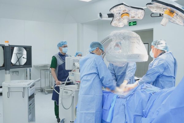 Phẫu thuật kịp thời ca tai nạn giao thông, Carmel trở thành điểm tựa y tế tại khu Đông