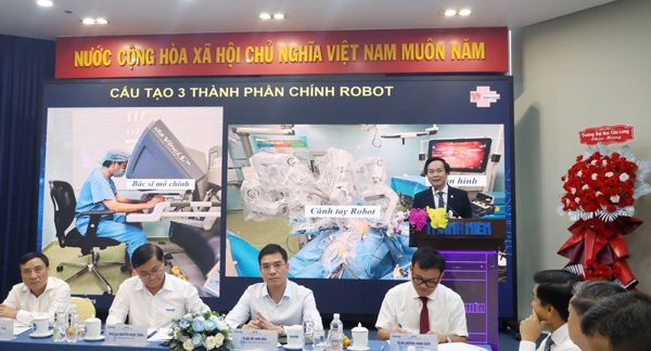 Phẫu thuật robot giúp giảm tổn thương, nâng cao chất lượng sống người bệnh