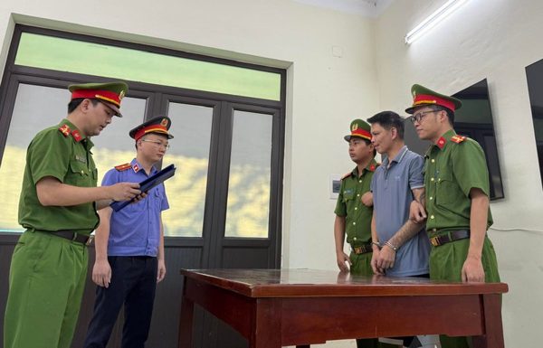 Phê chuẩn lệnh bắt tạm giam người cha nhiều lần hành hạ hai con gái ruột