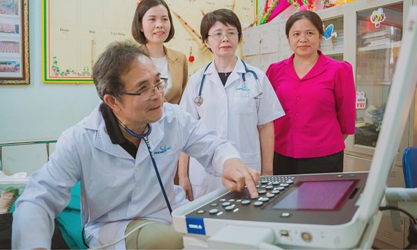PhenikaaMec khám sàng lọc tim bẩm sinh miễn phí cho hơn 700 trẻ em Tuyên Quang