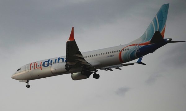 Phi công 'nhảy qua đám đông' để cứu máy bay flydubai