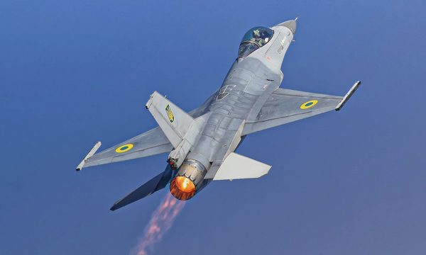 Phi đội F-16 Ukraine cạn tên lửa