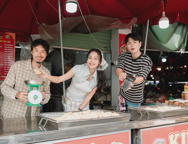 Phí Linh, MC đa sắc