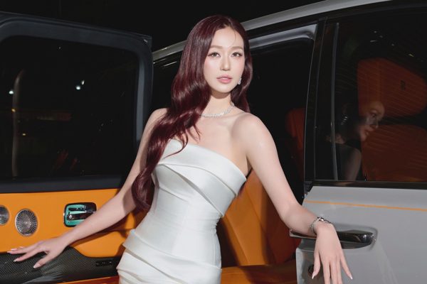 Phim 18+ "Trại buôn người" đạt hơn 200 tỷ đồng, dàn diễn viên gây sốt