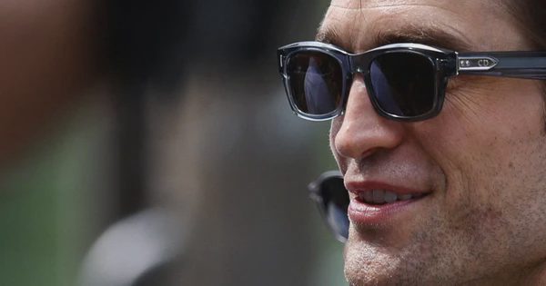 Phim có Robert Pattinson nhận tràng vỗ tay dài 7 phút ở Venice