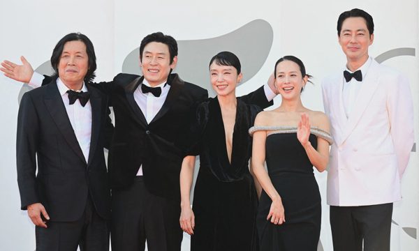 Phim của Lee Chang Dong nhận tràng vỗ tay sáu phút ở Venice