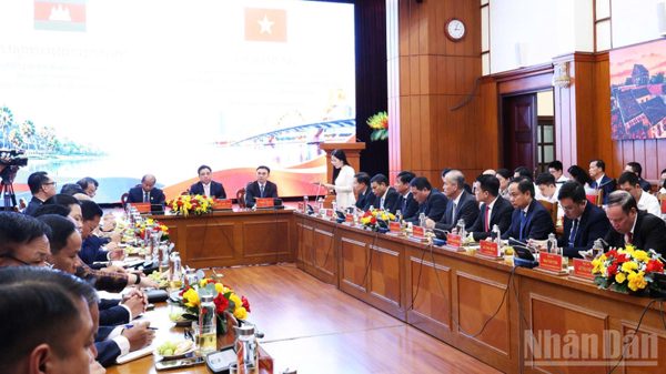 Phó Bí thư Thường trực Thành ủy Đà Nẵng Nguyễn Khắc Toàn tiếp Đoàn lãnh đạo trẻ Đảng Nhân dân Campuchia