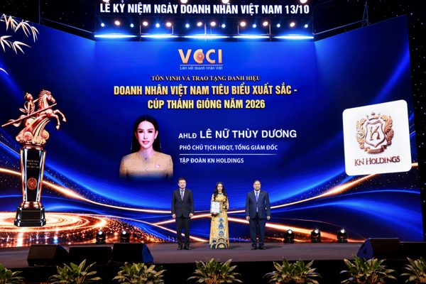 Phó Chủ tịch KN Holdings vào top 20 doanh nhân tiêu biểu nhận Cúp Thánh Gióng