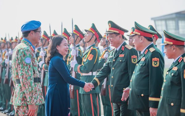Phó Chủ tịch nước Võ Thị Ánh Xuân dự lễ xuất quân Bệnh viện dã chiến 2.8 và Đội công binh số 5