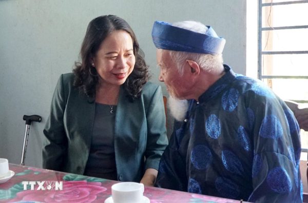 Phó Chủ tịch nước Võ Thị Ánh Xuân thăm, chúc thọ người cao tuổi tại Đà Nẵng