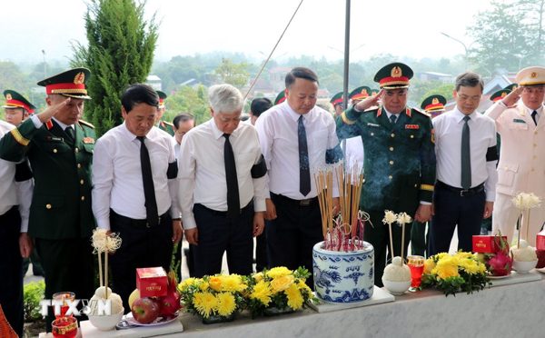 Phó Chủ tịch Quốc hội dự lễ truy điệu, an táng hài cốt liệt sỹ tại Nghĩa trang Liệt sỹ Quốc gia Vị Xuyên