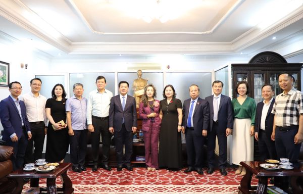 Phó Chủ tịch Quốc hội Nguyễn Hồng Diên thăm, làm việc với Đại sứ quán Việt Nam tại Tanzania