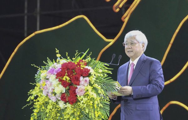 Phó Chủ tịch Thường trực Quốc hội Đỗ Văn Chiến dự Lễ khai mạc Ngày hội Văn hóa dân tộc Mông