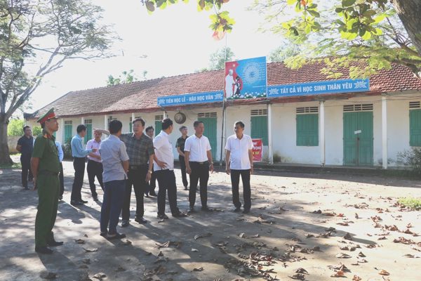 Phó Chủ tịch tỉnh đối thoại vụ 127 học sinh chưa đến lớp