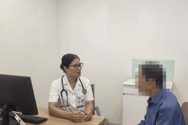 Phó giáo sư: Điều trị ung thư không phải áp dụng biện pháp đắt tiền sẽ khỏi bệnh
