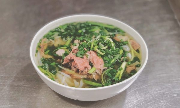 Phở Hà Nội, tại sao lại không có rau ăn kèm?