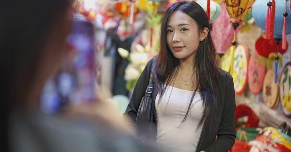 Phố Hàng Mã bất ngờ thông thoáng, khách tha hồ tạo dáng