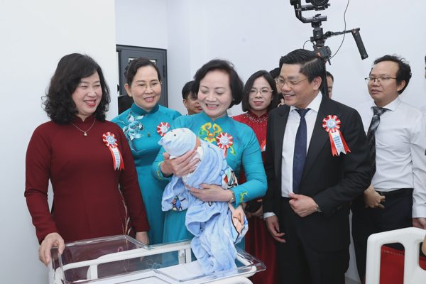 Phó Thủ tướng: Đưa cơ sở 2 Bệnh viện Phụ sản Trung ương đạt chuẩn quốc tế