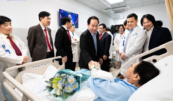 Phó Thủ tướng giao 5 nhiệm vụ cho Bệnh viện Đại học Quốc tế Hồng Bàng