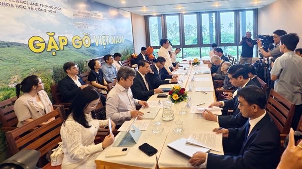 Phó Thủ tướng Hồ Quốc Dũng làm việc với Trung tâm ICISE