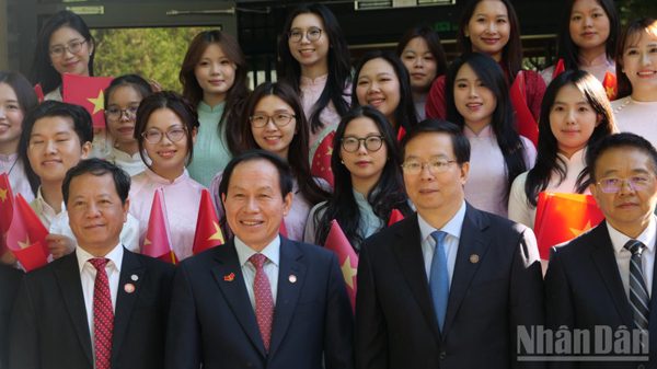 Phó Thủ tướng Lê Tiến Châu thăm và làm việc tại Đại học Thanh Hoa, Trung Quốc