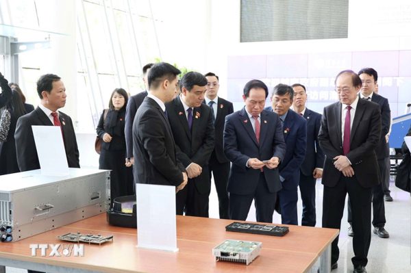 Phó Thủ tướng Lê Tiến Châu thăm và làm việc tại Đại học Thanh Hoa