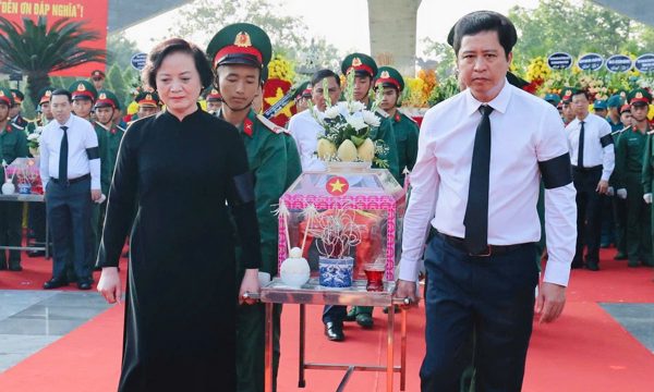 Phó Thủ tướng Phạm Thị Thanh Trà dự lễ an táng 71 hài cốt liệt sĩ tại Lào Cai