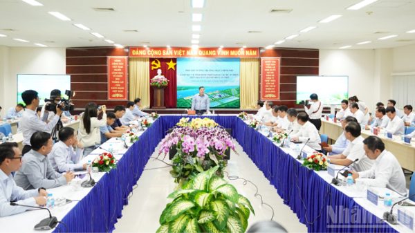 Phó Thủ tướng Thường trực Chính phủ làm việc với Cần Thơ về các dự án điện