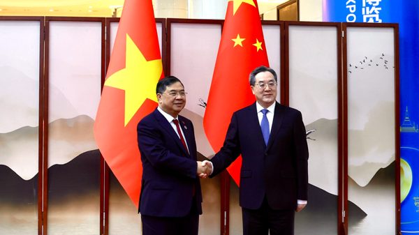 Phó Thủ tướng Thường trực Chính phủ Phạm Gia Túc hội đàm với Phó Thủ tướng Thường trực Quốc vụ viện Trung Quốc Đinh Tiết Tường