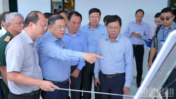 Phó Thủ tướng Thường trực Phạm Gia Túc kiểm tra một số công trường giao thông trọng điểm