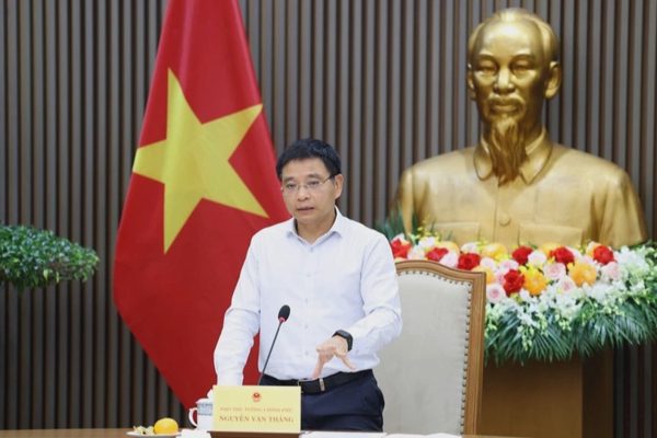 Phó Thủ tướng yêu cầu giảm lãi suất cho vay 1,5-2% với sản xuất, kinh doanh