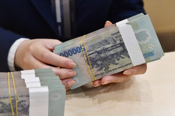 Phó trưởng phòng bị công ty giảm gần nửa lương, yêu cầu nhận lại và trả thêm 667 triệu
