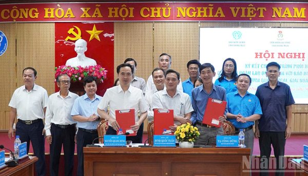 Phối hợp chăm lo, bảo vệ quyền và lợi ích hợp pháp, chính đáng của người lao động