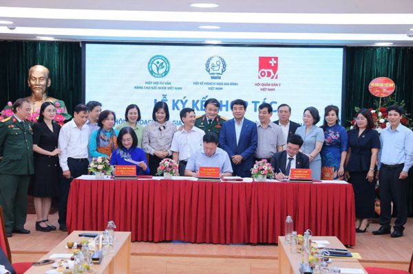 Phối hợp cung cấp các dịch vụ chăm sóc sức khỏe về dân số và phát triển