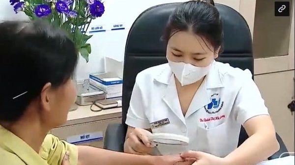 Phối hợp đa phương thức trong điều trị cho bệnh nhân da bọng nước tự miễn