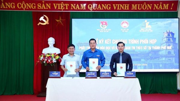 Phối hợp phát triển văn hóa đọc và không gian tri thức số tại Huế
