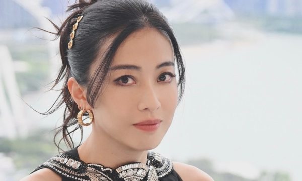 Phong cách thời trang của vợ tỷ phú Hong Kong