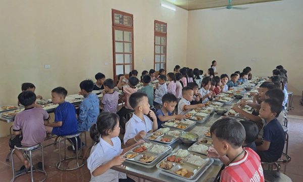 Phòng học, bếp ăn, thư viện mới đón học sinh vùng khó vào năm học
