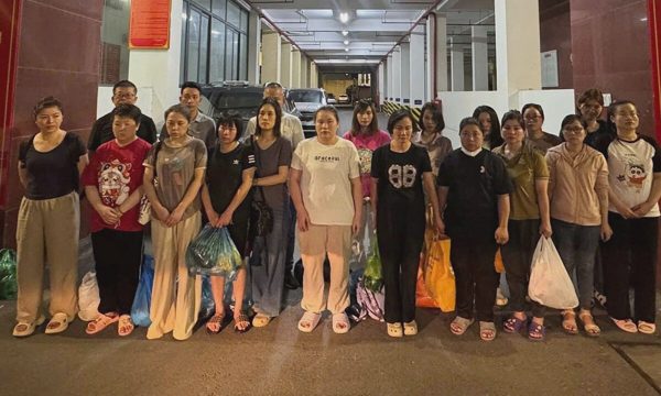 Phòng khám Trung Quốc làm đau bệnh nhân trên bàn thủ thuật để ép trả thêm tiền