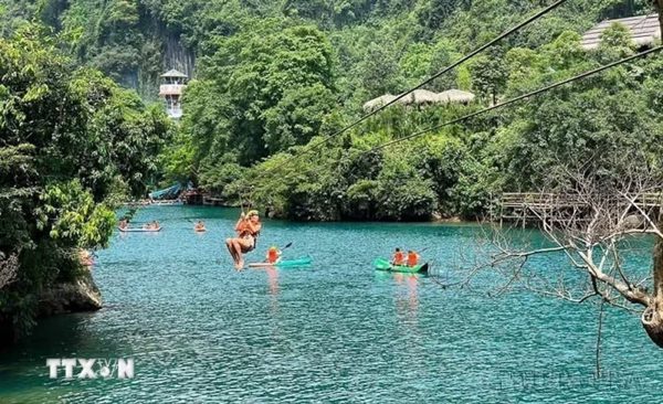 Phong Nha-Kẻ Bàng được vinh danh hai giải thưởng du lịch hàng đầu năm 2026