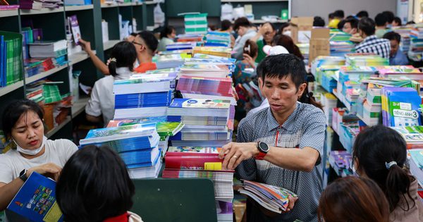 Photocopy sách giáo khoa và nghịch lý giữa bản quyền với quyền tiếp cận tri thức