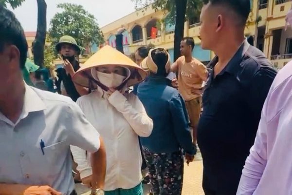 Phụ huynh bức xúc vì 2 ngày liên tiếp học sinh phải chờ cơm bán trú đến gần 13h